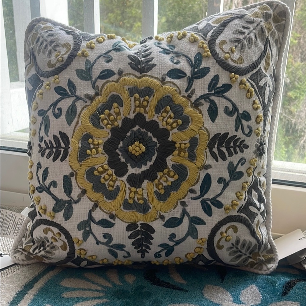 NWT 1-PIECE KIRKLANDS ACCENT PILLOW Teal, Yellow Medallion Design